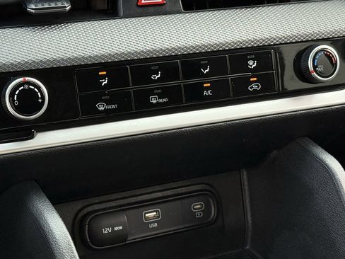 Used 2025 Kia Sportage LX image 19