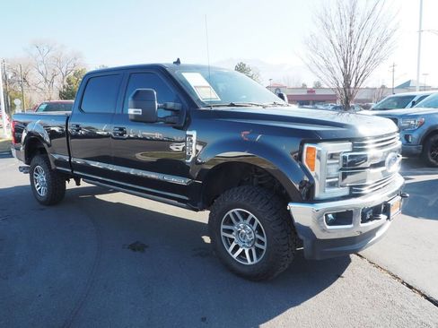 Used 2019 Ford F250 Lariat w/ Lariat Ultimate Package image 3