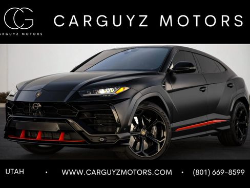 Used 2022 Lamborghini Urus Sport Utility 4D image 1
