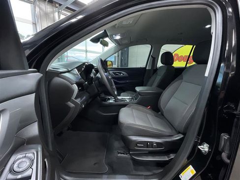 Used 2021 Chevrolet Traverse LS image 11