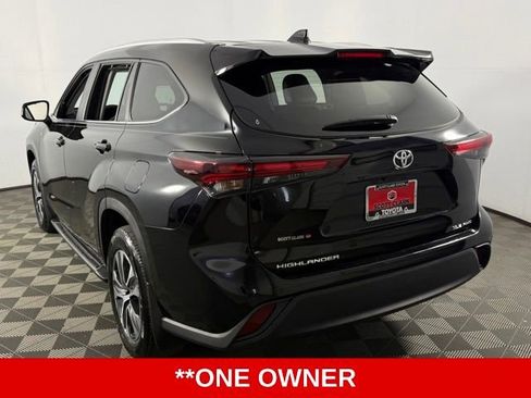 Used 2024 Toyota Highlander XLE image 6