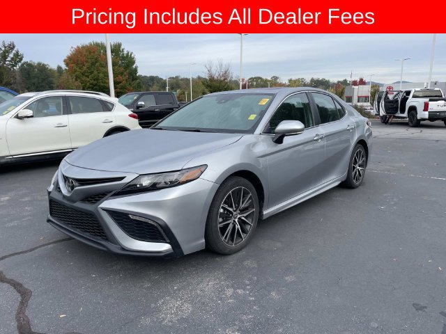 Used 2024 Toyota Camry SE w/ Convenience Package FWD image 1