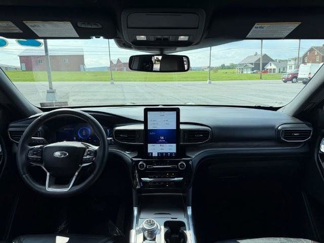 Certified 2023 Ford Explorer Platinum w/ Technology Package AWD/4WD image 15