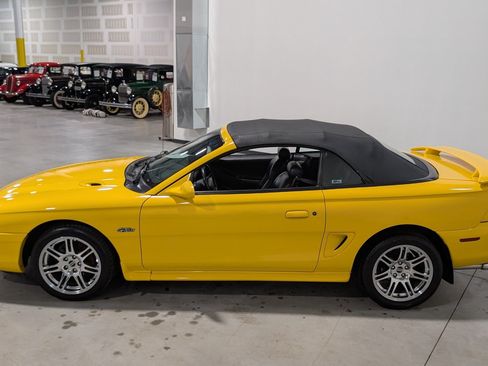 Used 1998 Ford Mustang GT RWD image 5