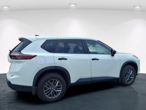 Used 2024 Nissan Rogue S FWD image 11