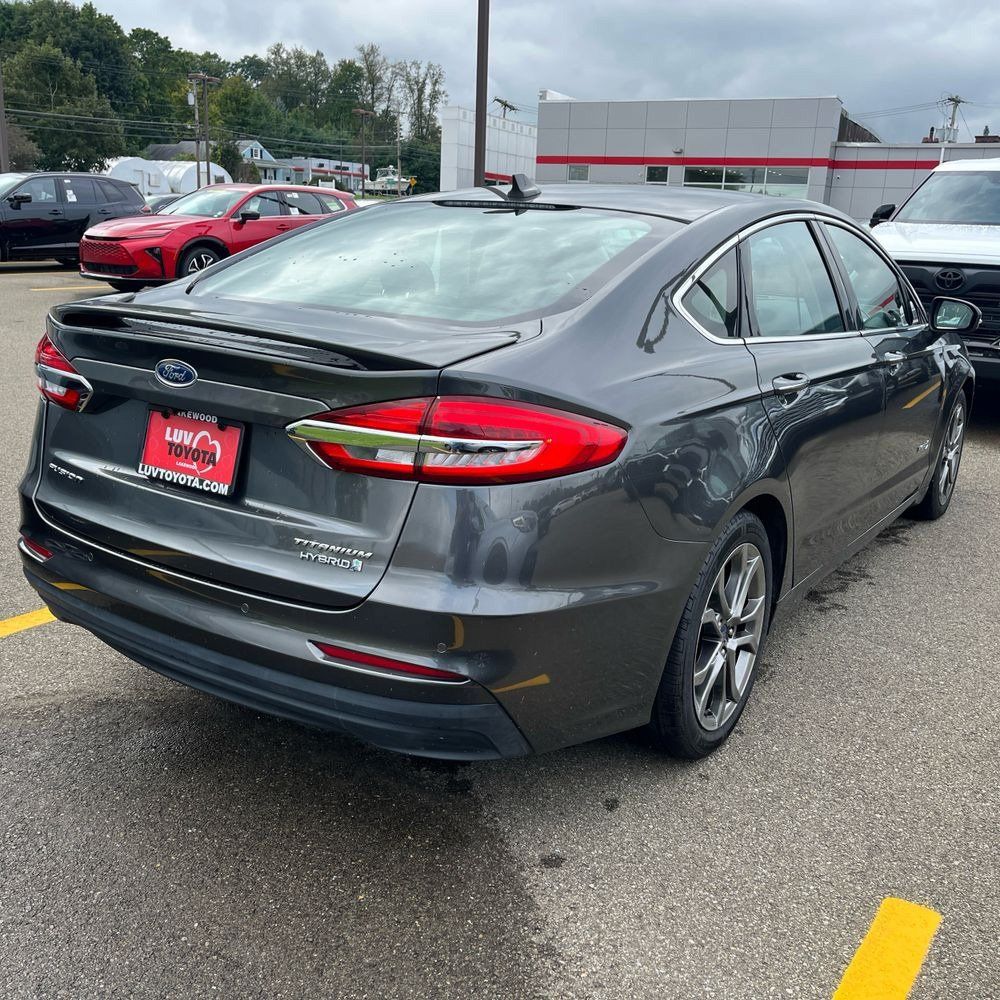 Used 2019 Ford Fusion Titanium FWD image 3