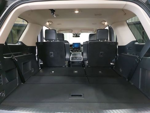 Used 2024 Ford Expedition XLT AWD/4WD image 13