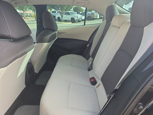 Used 2022 Toyota Corolla LE FWD image 11