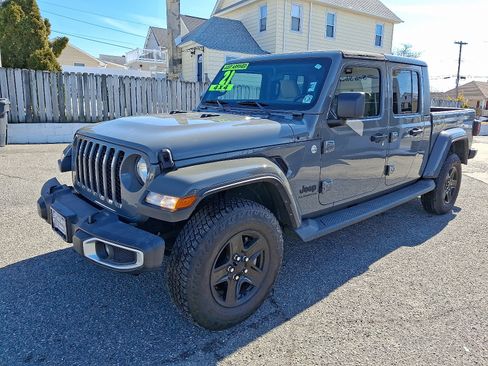 Used 2021 Jeep Gladiator Sport image 3