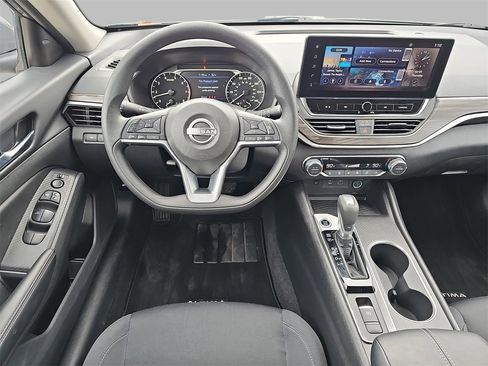 Used 2025 Nissan Altima 2.5 SV w/ SV Special Edition Package image 15