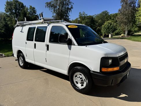 Used 2015 Chevrolet Express 2500 RWD image 10