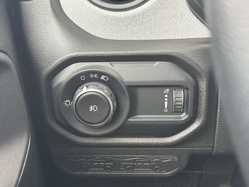 Used 2025 Jeep Wrangler Sport image 26