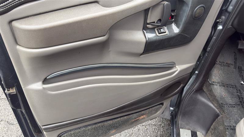 Used 2015 Chevrolet Express 2500 Extended RWD image 6