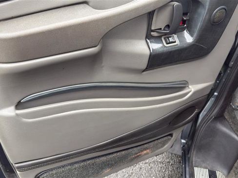 Used 2015 Chevrolet Express 2500 Extended RWD image 6