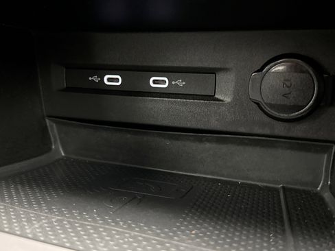 Used 2022 Volkswagen Taos SE image 16