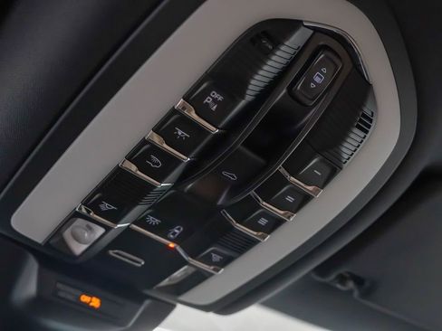 Used 2026 Porsche Macan AWD/4WD image 28