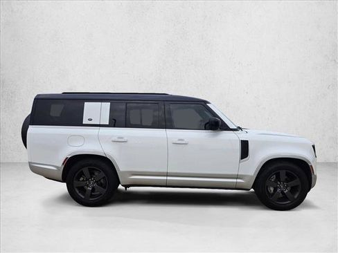 Used 2023 Land Rover Defender 130 SE AWD/4WD image 4