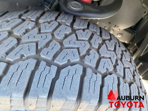 Used 2021 Toyota Tacoma TRD Off-Road w/ Technology Package AWD/4WD image 10