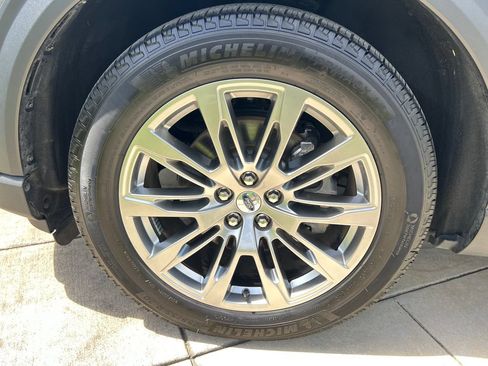 Used 2025 Ford Explorer Platinum RWD image 27