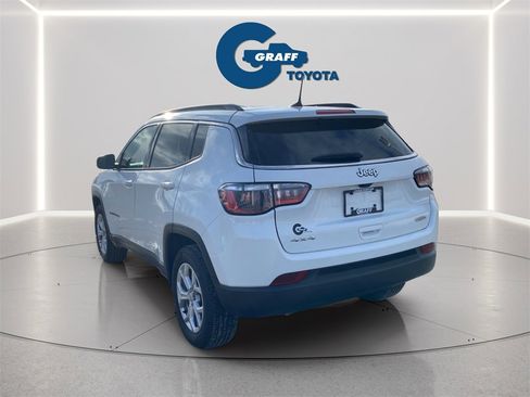 Used 2024 Jeep Compass Latitude image 13