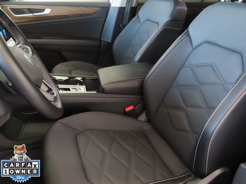 Used 2025 Volkswagen Atlas SE image 12