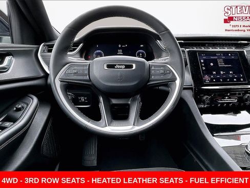 Used 2024 Jeep Grand Cherokee L Laredo image 8