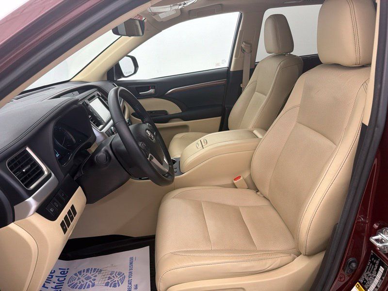 Used 2017 Toyota Highlander Limited AWD/4WD image 22