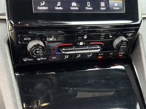 Used 2023 Jeep Grand Cherokee L Laredo image 16