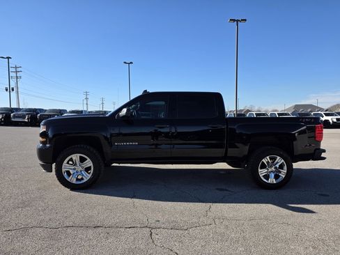 Used 2018 Chevrolet Silverado 1500 Custom w/ Custom Value Package image 4