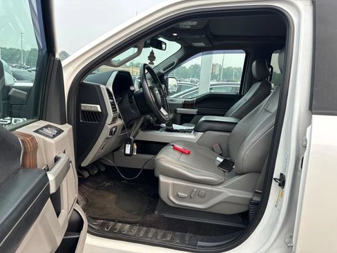 Used 2017 Ford F150 Lariat w/ Equipment Group 502A Luxury AWD/4WD image 4