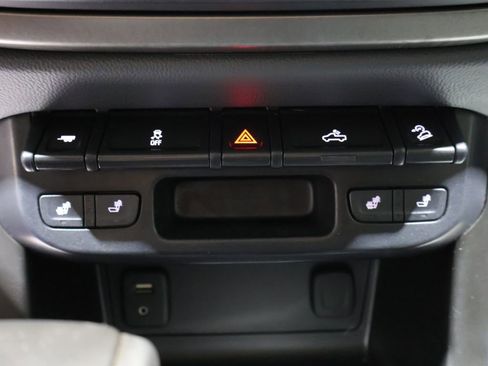 Used 2018 Chevrolet Colorado Z71 AWD/4WD image 27