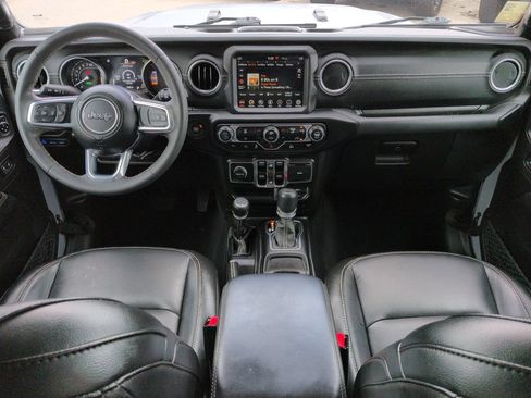 Used 2023 Jeep Wrangler Unlimited Sahara AWD/4WD image 15