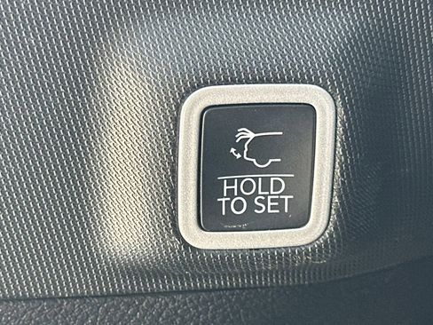 Used 2023 Jeep Grand Cherokee Altitude RWD image 20