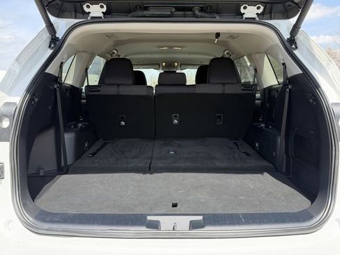 Certified 2024 Toyota Highlander LE image 28