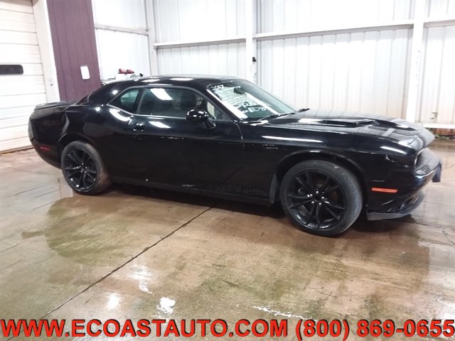 Used 2017 Dodge Challenger SXT w/ Blacktop Package RWD image 5