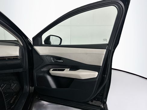 Used 2023 Nissan Ariya FWD image 32