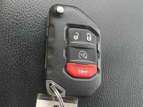 Used 2023 Jeep Wrangler Unlimited Sahara w/ Cold Weather Group AWD/4WD image 27