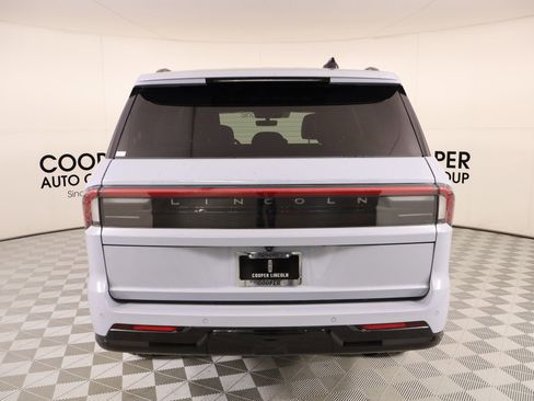 New 2025 Lincoln Navigator Reserve w/ Jet Appearance Package AWD/4WD image 24