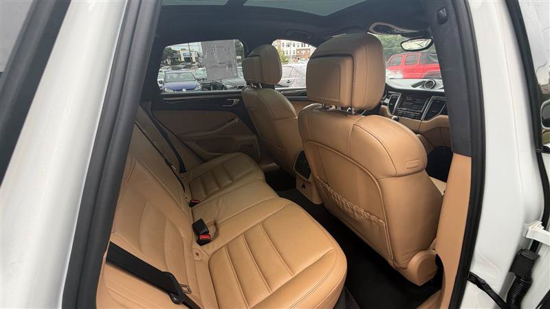 Used 2016 Porsche Macan Turbo AWD/4WD image 10