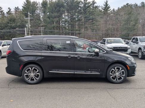 New 2026 Chrysler Pacifica Pinnacle image 4