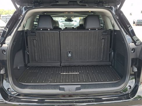 Used 2024 Toyota Highlander XLE AWD/4WD image 22