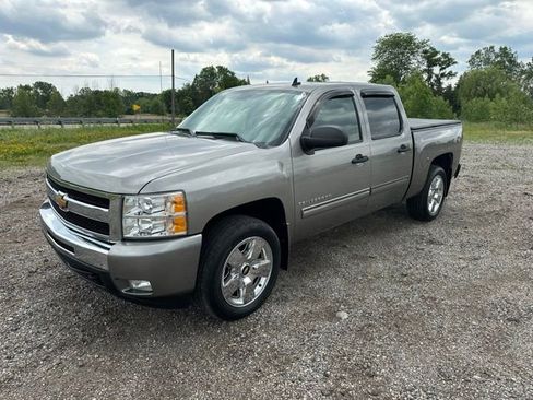 Used 2009 Chevrolet Silverado 1500 LT w/ Power Pack Plus AWD/4WD image 2
