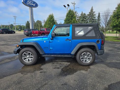 Used 2016 Jeep Wrangler Sport AWD/4WD image 2