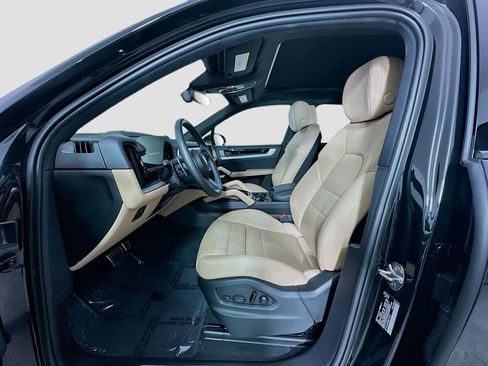 Certified 2025 Porsche Cayenne S AWD/4WD image 5
