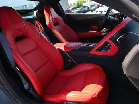 Used 2015 Chevrolet Corvette Z06 w/ 3LZ Preferred Equipment Group RWD image 8