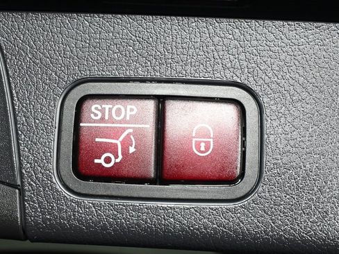 Certified 2025 Mercedes-Benz GLB 250 image 30