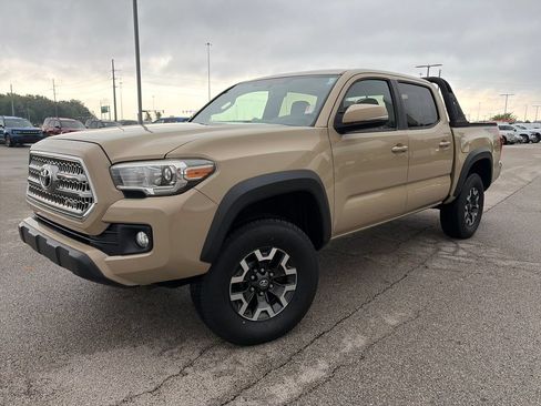 Used 2017 Toyota Tacoma TRD Off-Road w/ Tow Package (A/T) AWD/4WD image 3