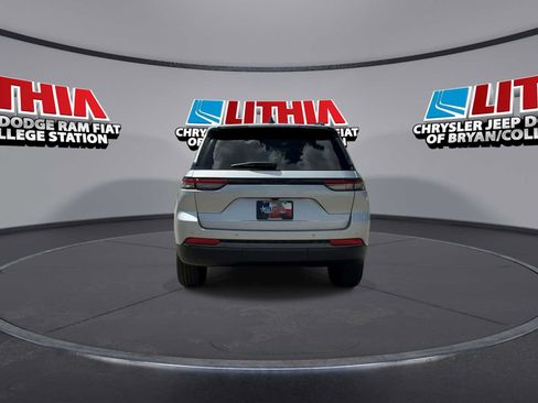 New 2026 Jeep Grand Cherokee Altitude RWD image 7