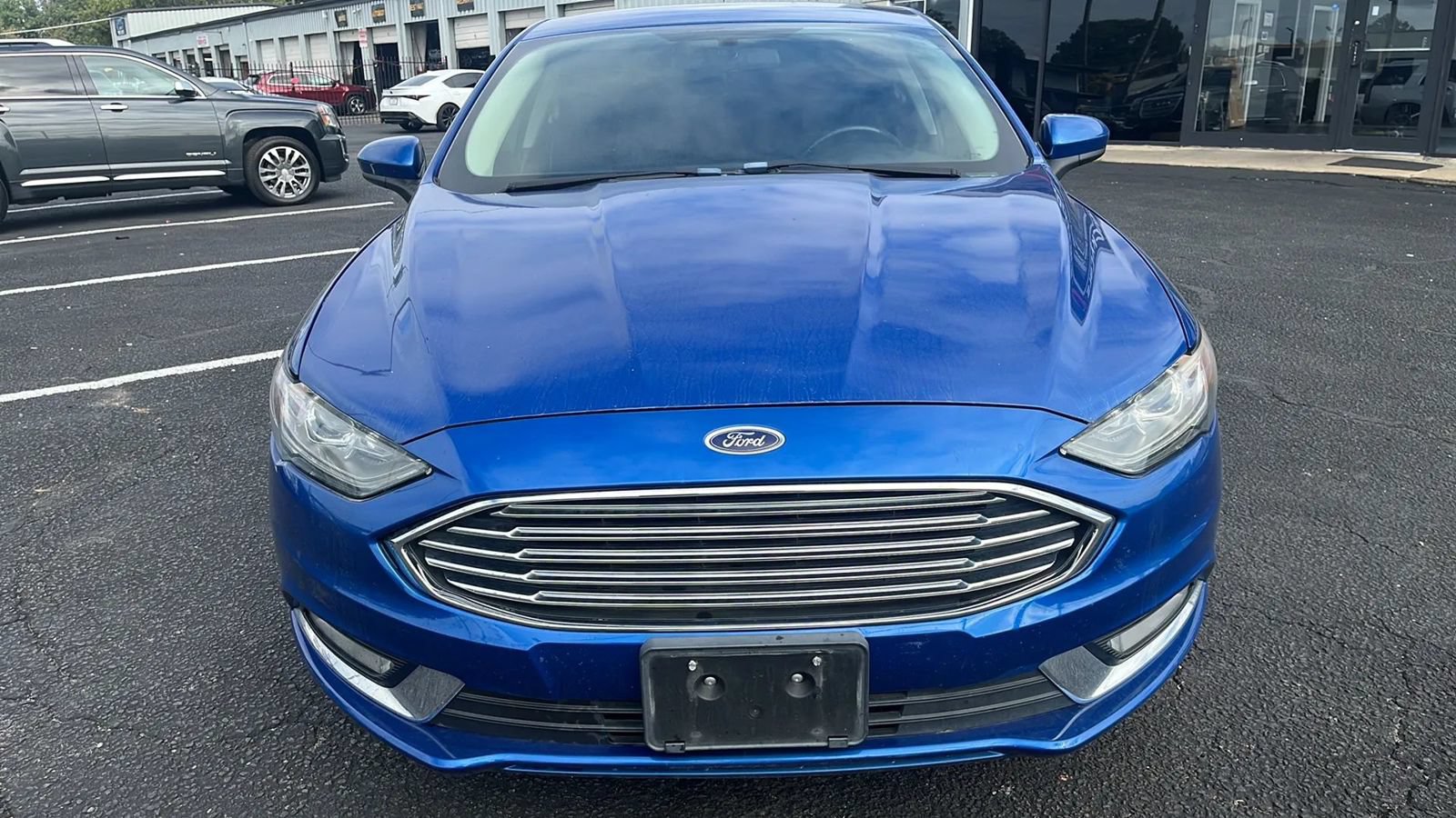 Used 2018 Ford Fusion SE w/ Equipment Group 201A FWD image 2