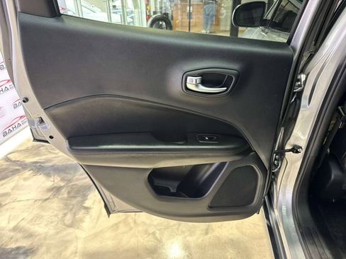 Used 2019 Jeep Compass Latitude FWD image 39